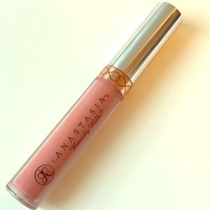 Anastasia Beverly Hills liquid lipstick in dolce